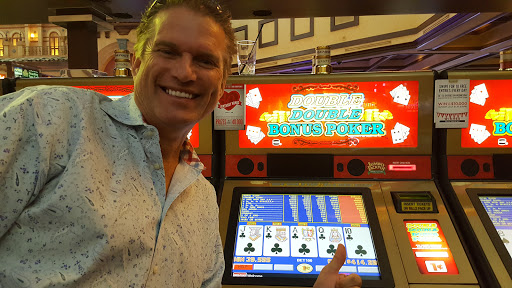 Movie Theater «Regal Cinemas Sunset Station 13 & IMAX», reviews and photos, 1301 W Sunset Rd, Henderson, NV 89014, USA