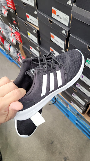 Shoe Store «DSW Designer Shoe Warehouse», reviews and photos, 23171 W Outer Dr, Allen Park, MI 48101, USA