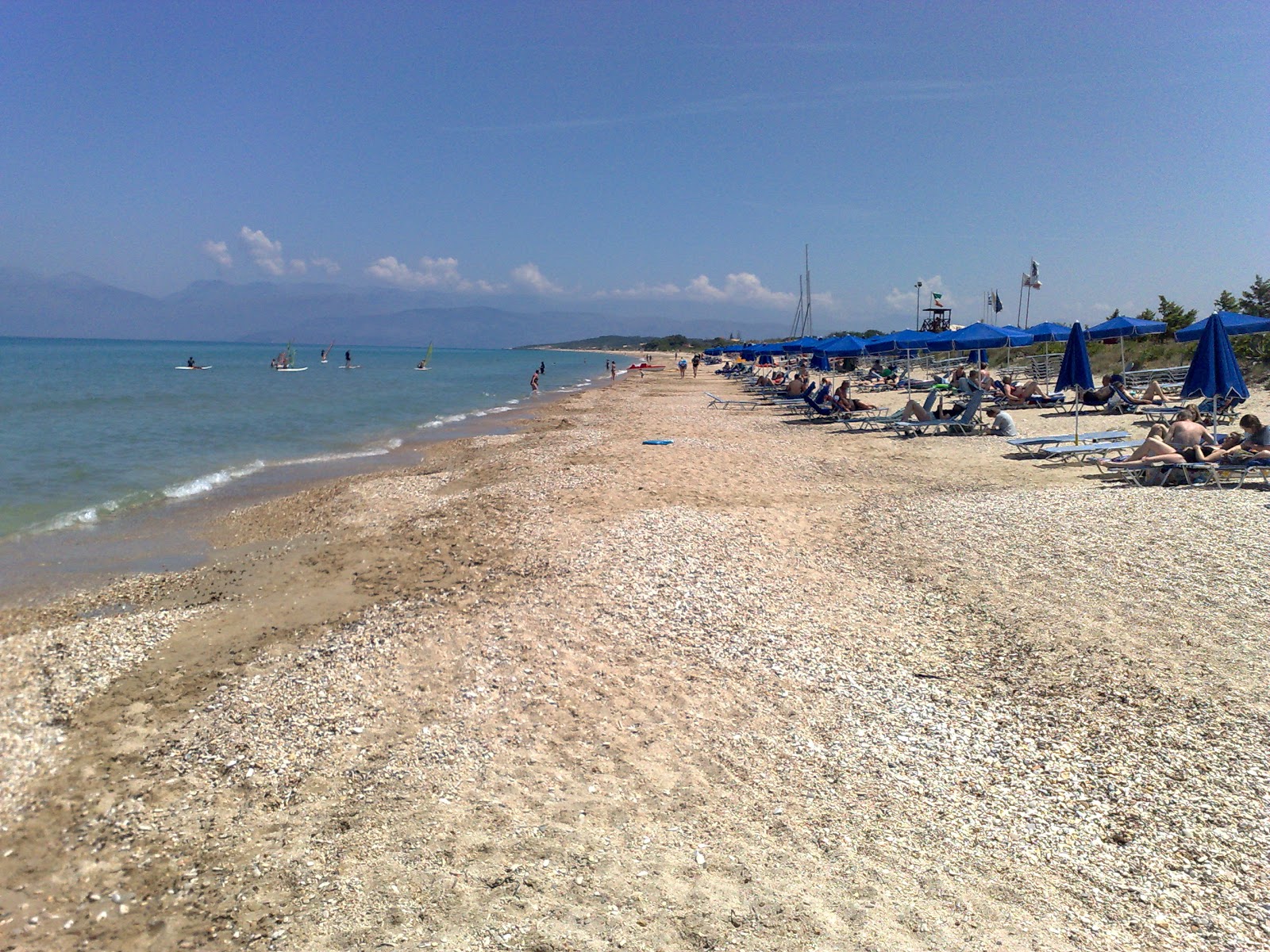 Foto di acharavi beach e l'insediamento