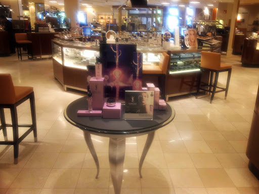 Department Store «Saks Fifth Avenue», reviews and photos, 101 W 5th St, Cincinnati, OH 45202, USA