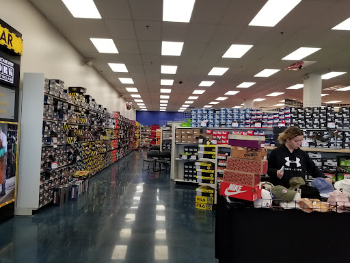 Shoe Store «Shoe Carnival», reviews and photos, 5802 E Virginia Beach Blvd, Norfolk, VA 23502, USA
