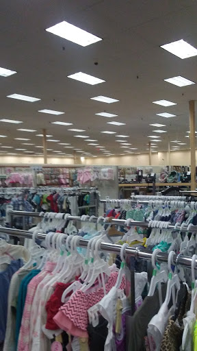 Clothing Store «Burlington Coat Factory», reviews and photos, 4293 Winston Ave #2, Covington, KY 41015, USA