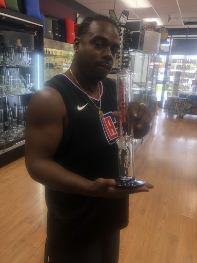 Tobacco Shop «So Cal Smoke Shop», reviews and photos, 15511 Devonshire St, Mission Hills, CA 91345, USA