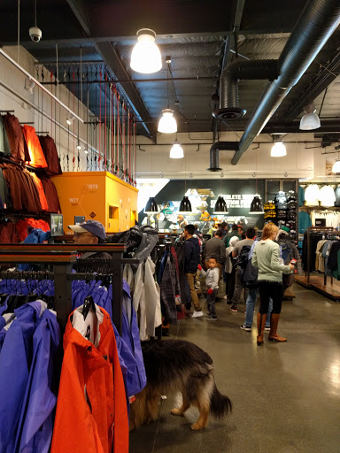 Clothing Store «The North Face Outlet», reviews and photos, 8555 San Ysidro Ave Ste 20, Gilroy, CA 95020, USA