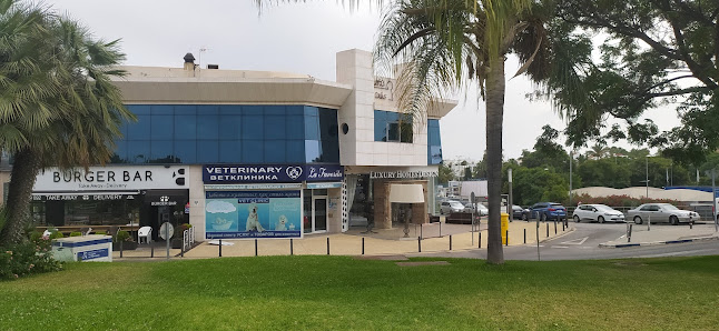 Clinica Veterinaria La Favorita Centro de Negocios Puerta de, Nueva Andalucía, 29660 Marbella, Málaga, España