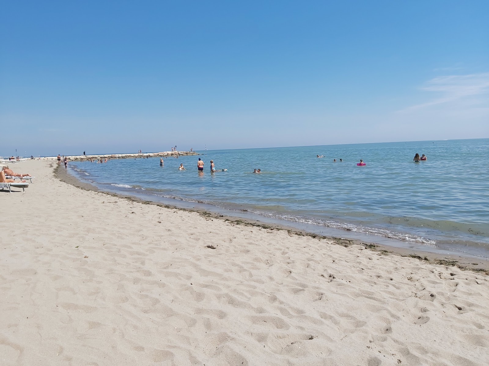 Foto di Bacucco beach II con una superficie del acqua blu