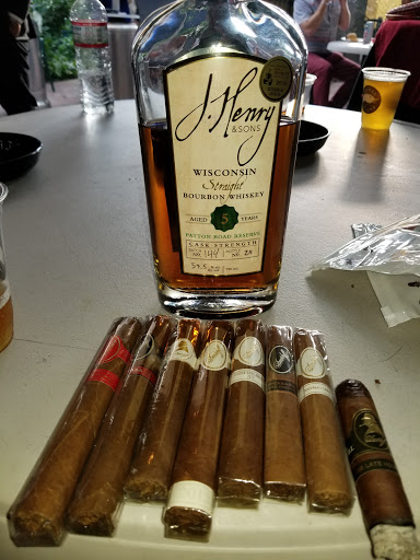 Tobacco Shop «Up Down Cigar», reviews and photos, 1550 N Wells St, Chicago, IL 60610, USA