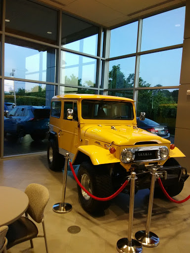 Toyota Dealer «Hartford Toyota Superstore», reviews and photos, 135 W Service Rd, Hartford, CT 06120, USA