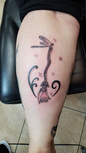 Tattoo Shop «Konkrete Jungle Kustom Tattoo», reviews and photos, 6590 Old Waterloo Rd, Elkridge, MD 21075, USA