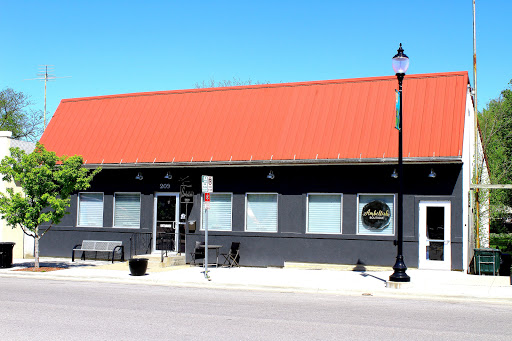 Ambellish Salon, 209 N 13th St, Marshalltown, IA 50158, USA, 
