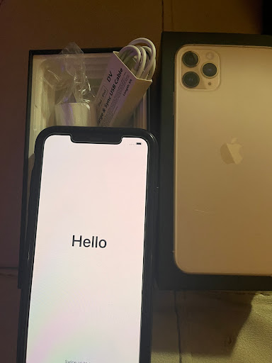 Cell Phone Store «iExpert Studio», reviews and photos, 5000 Shelbyville Rd, Louisville, KY 40207, USA