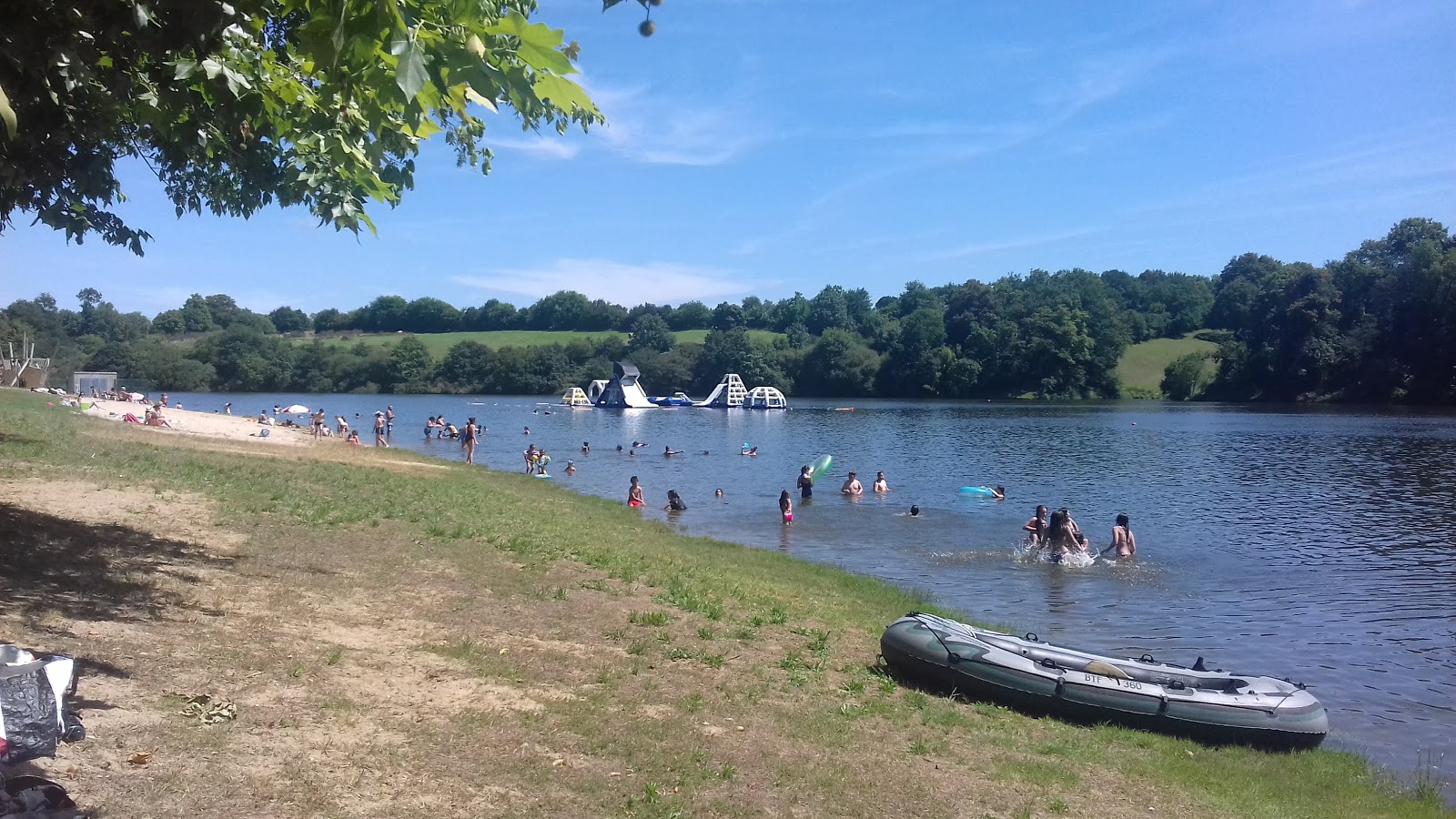 Plage Du Apremont'in fotoğrafı - rahatlamayı sevenler arasında popüler bir yer
