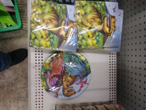 Dollar Store «Dollar Tree», reviews and photos, 7106 Ridge Ave, Philadelphia, PA 19128, USA