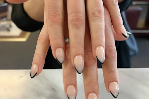 Mozoe Nails Spa image