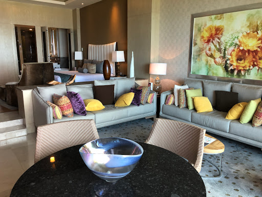 Used Car Dealer «The Lot Auto Sales», reviews and photos, 538 E Pacific Coast Hwy, Long Beach, CA 90806, USA