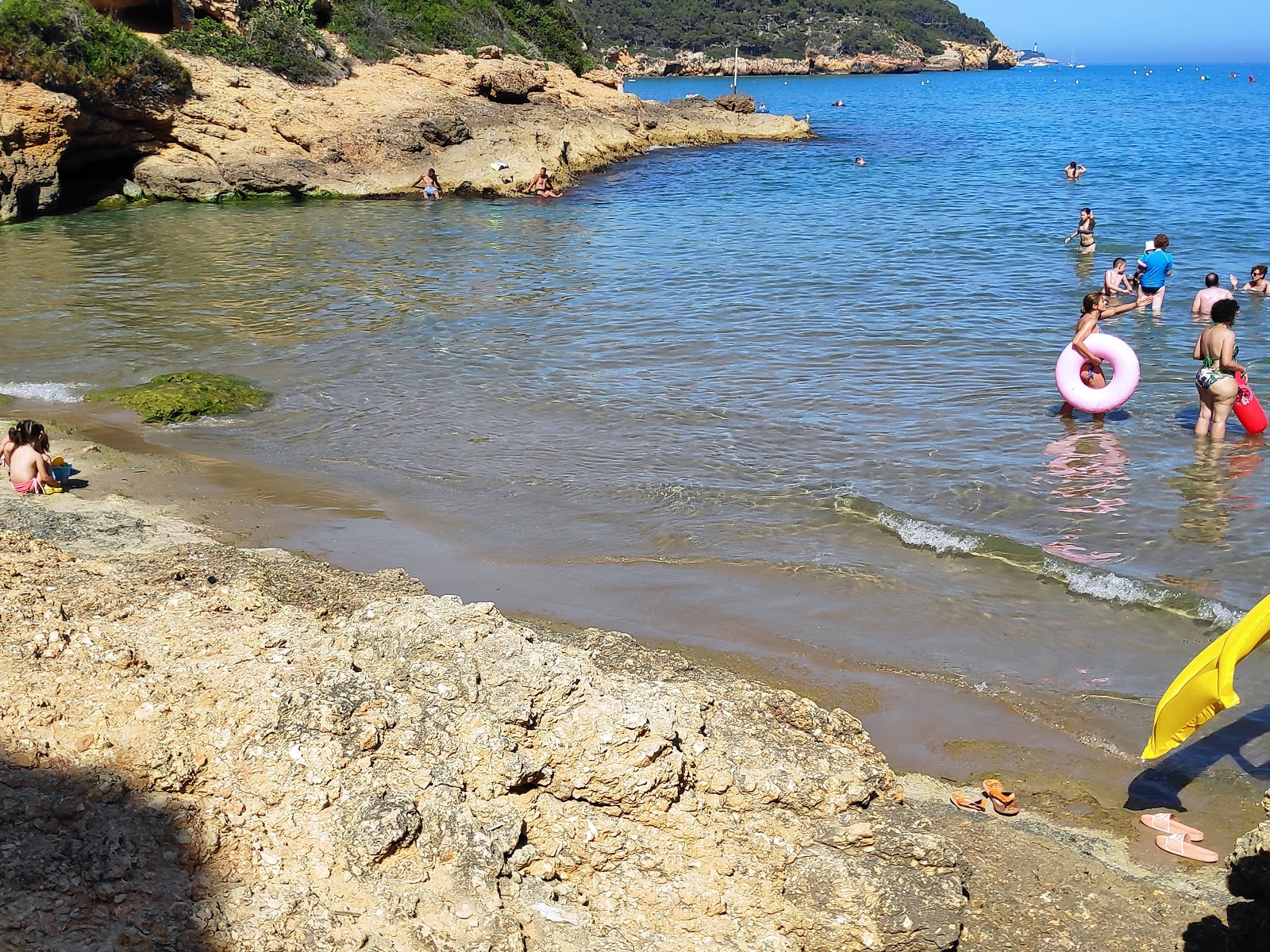 Foto de Cala la Mora localizado em área natural