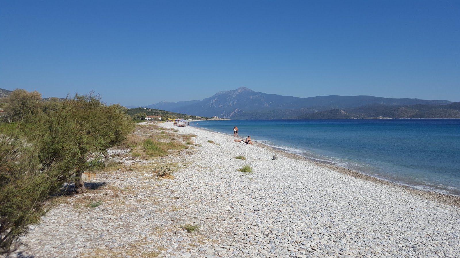 Fotografie cu Mykali beach și așezarea