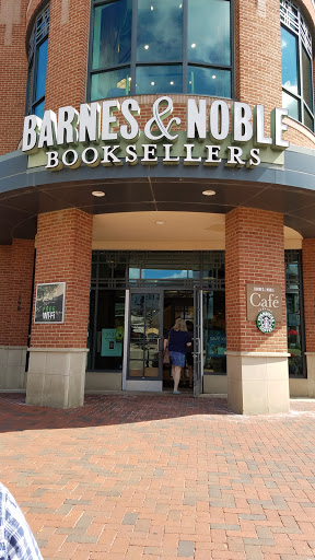 Barnes & Noble Booksellers Crocker Park, 198 Crocker Park Blvd, Westlake, OH 44145, USA, 