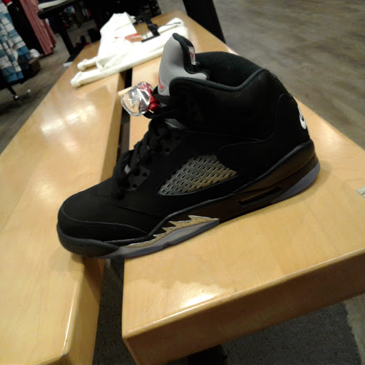 Clothing Store «EbLens», reviews and photos, 307 Armistice Blvd, Pawtucket, RI 02861, USA