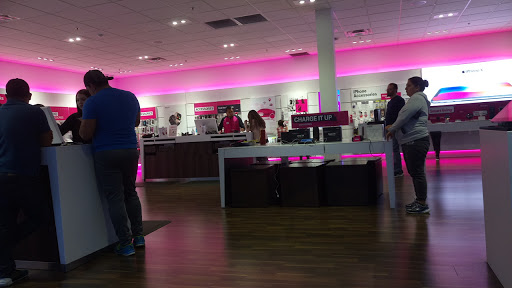 Cell Phone Store «T-Mobile», reviews and photos, 2501 W Airport Fwy #100, Irving, TX 75062, USA