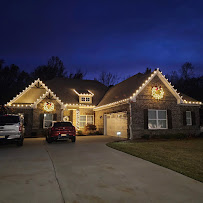 The Clear Difference - Gutter Cleaning & Christmas Lights - Photo 4 - Car repair in , Auburn