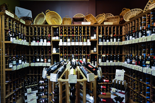 Wine Store «Grapevine Cottage», reviews and photos, 61 S Main St, Zionsville, IN 46077, USA