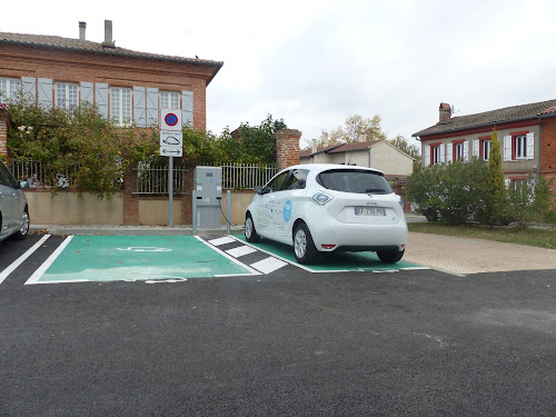 Borne de recharge de véhicules électriques SDEHG Station de recharge Saint-Clar-de-Rivière