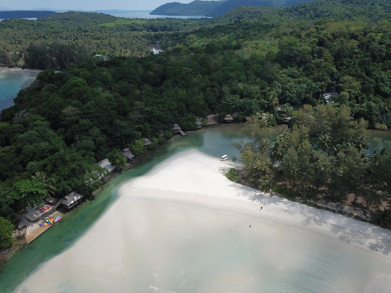 Fotografija Khlong Yai Kee Beach z visok stopnjo čistoče