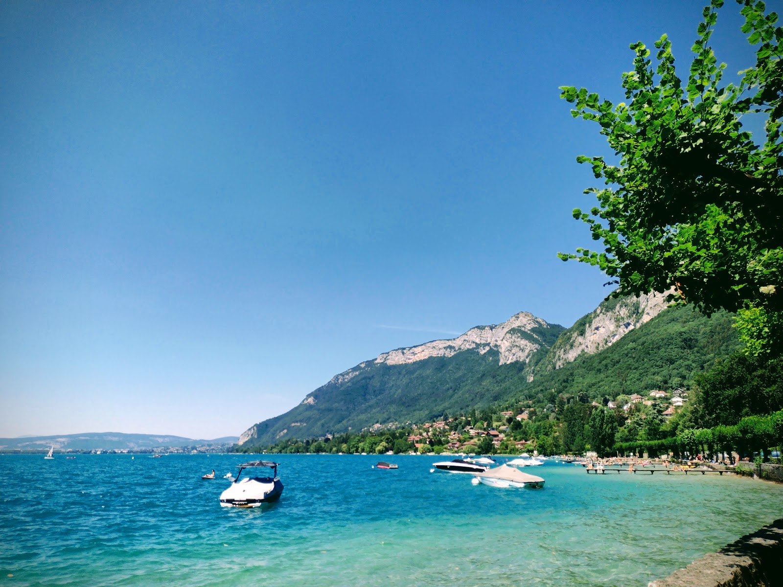 Port de Menthon Saint-Bernard'in fotoğrafı çok temiz temizlik seviyesi ile