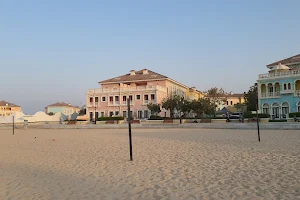 Lido Venezia Community Beach, Qanat Quartier image