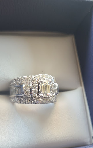 Jewelry Store «Jared The Galleria of Jewelry», reviews and photos, 4405 W Wendover Ave, Greensboro, NC 27407, USA