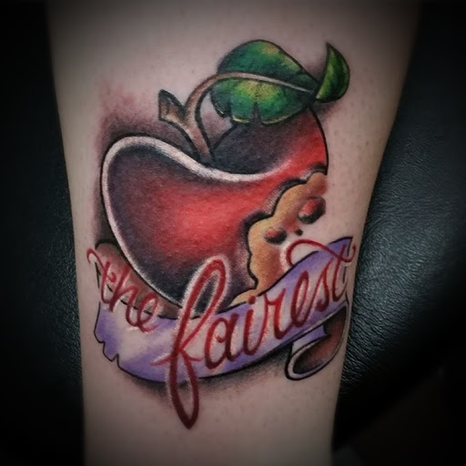 Tattoo Shop «Lucky 7S Tattoo Shop», reviews and photos, 210 S Gloster St, Tupelo, MS 38801, USA