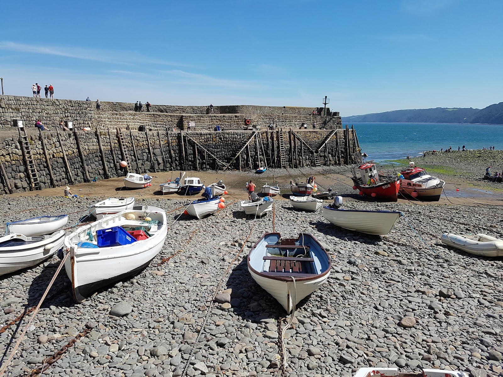 Clovelly beach | England, United Kingdom - detailed features, map, photos, image size:1600x1200