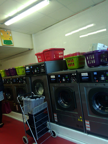 Q’s Launderette - Laundry service