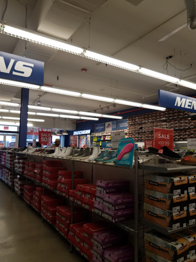 Shoe Store «SKECHERS Factory Outlet», reviews and photos, 163-11 Jamaica Ave, Jamaica, NY 11432, USA