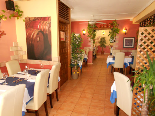 Restaurante Christopher - Urb.Mar Azul, R. Eliseos playa local 1., 03185 Torrevieja, Alicante, España