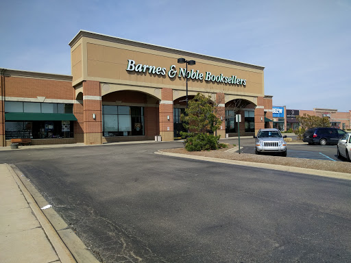 Barnes & Noble, 14165 Hall Rd, Shelby Charter Township, MI 48315, USA, 
