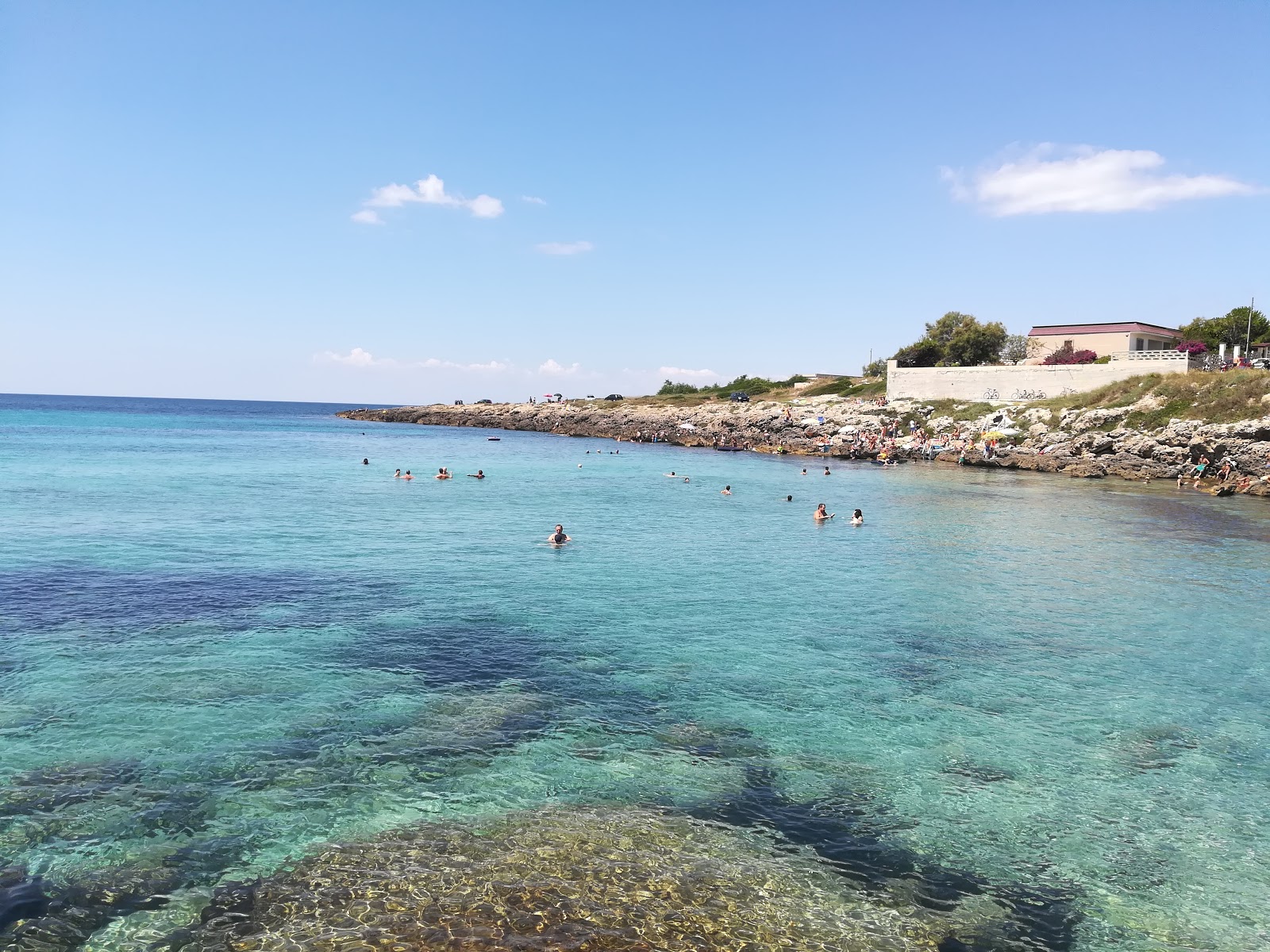 Spiaggia di Porto Franco'in fotoğrafı - rahatlamayı sevenler arasında popüler bir yer