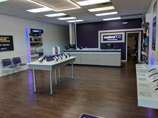 Cell Phone Store «MetroPCS Authorized Dealer», reviews and photos, 671 Spartanburg Hwy, Hendersonville, NC 28792, USA