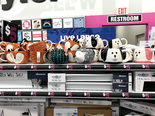 Variety Store «Five Below», reviews and photos, 5295 International Dr #660, Orlando, FL 32819, USA