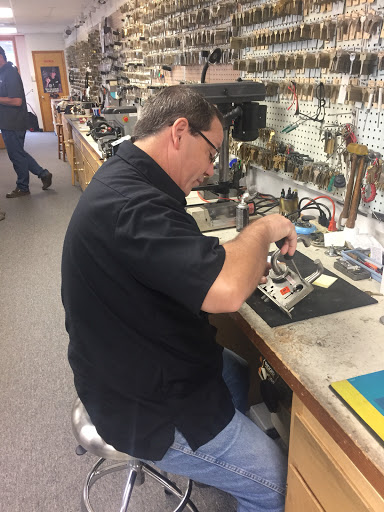 Locksmith «Keyhole Locksmith», reviews and photos, 1775 W 11th Ave, Eugene, OR 97402, USA