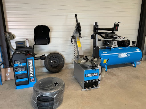 Photo 1 - Garage BSA