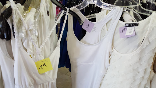 Thrift Store «The Salvation Army Family Store & Donation Center», reviews and photos, 825 E Nerge Rd, Roselle, IL 60172, USA