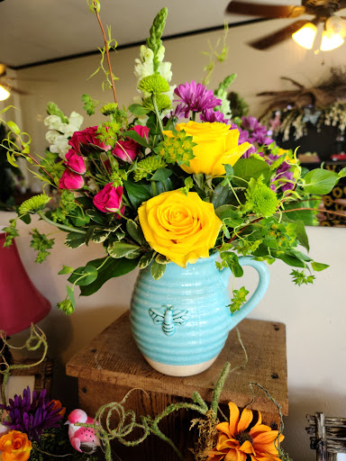 Florist «Shananne Cain Florist Inc», reviews and photos, 123 N Central Ave, Umatilla, FL 32784, USA