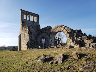 Ruines de l'église du Vieux Bourg à Saint-Geniez-ô-Merle