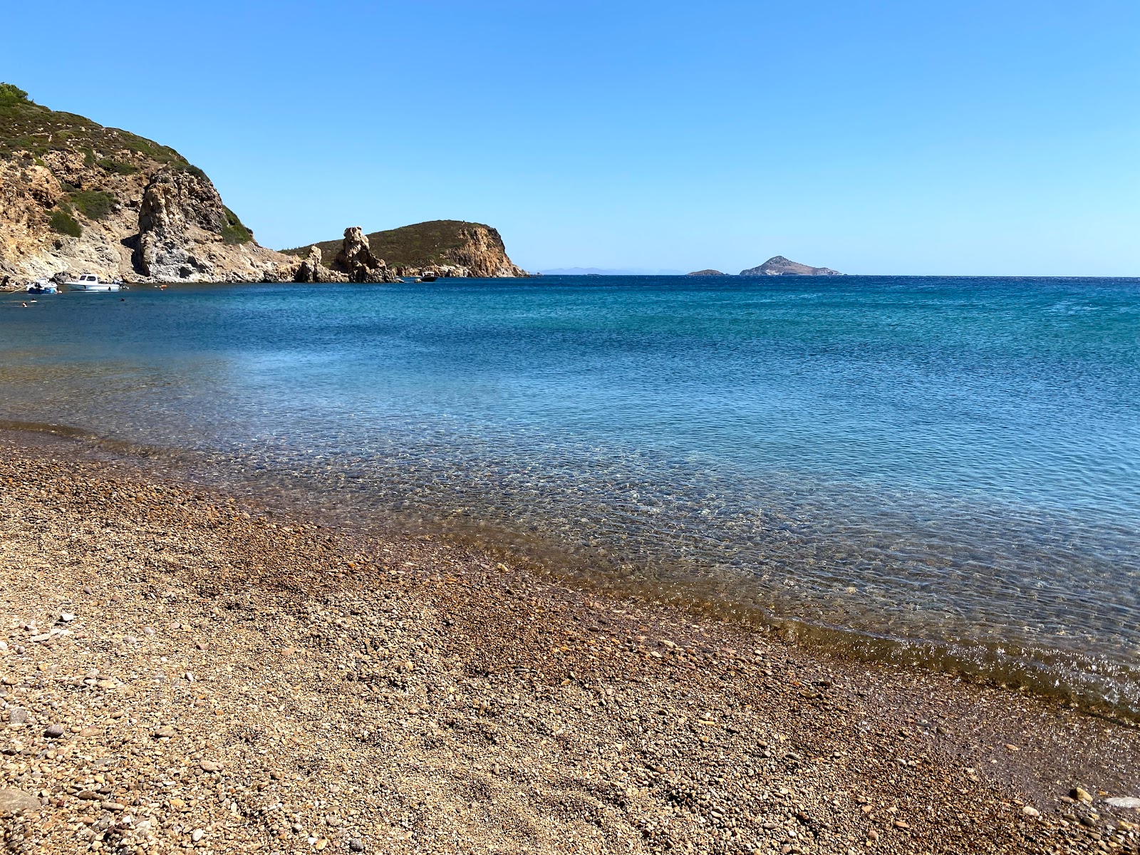 Paralia Vagia'in fotoğrafı geniş bir kıyı şeridi ile birlikte