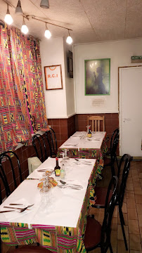 Atmosphère du Restaurant de spécialités d'Afrique de l'Ouest Restaurant Grand Bassam à Paris - n°4