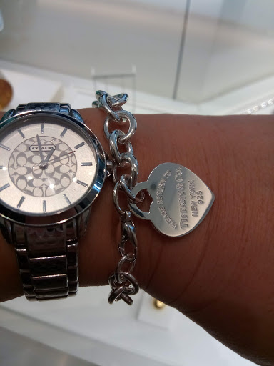 Jewelry Store «Tiffany & Co.», reviews and photos, 68 W Colorado Blvd, Pasadena, CA 91105, USA