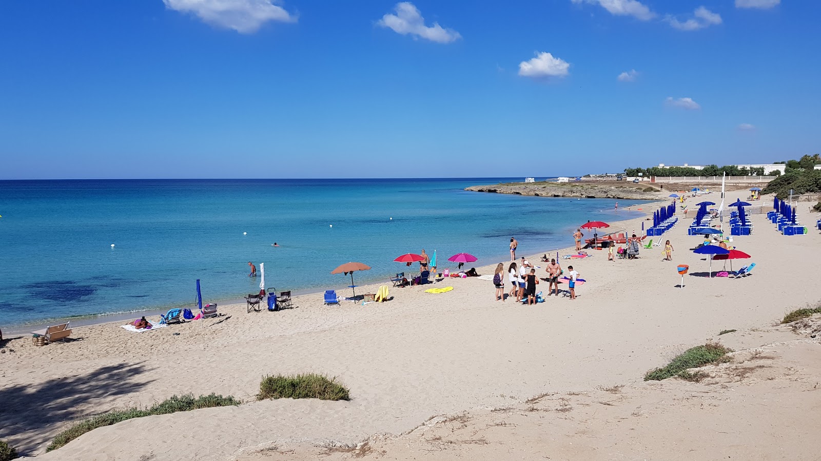 Cesareo beach'in fotoğrafı parlak kum yüzey ile