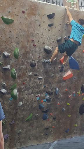Rock Climbing Gym «Hangar 18 Indoor Climbing Gym - Riverside», reviews and photos, 6935 Arlington Ave, Riverside, CA 92503, USA